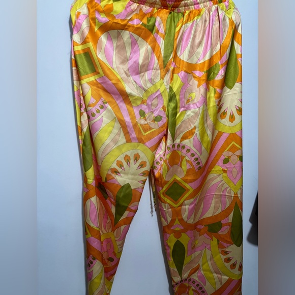 Two piece set - Picture 3 of 5